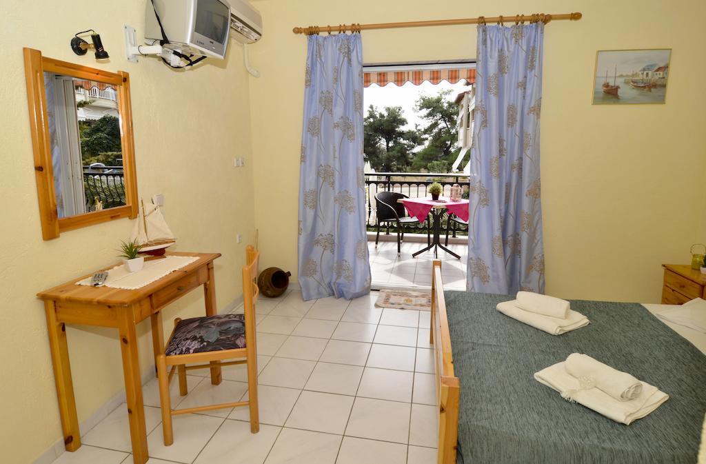 Studios Chrissi Limenaria  Bilik gambar